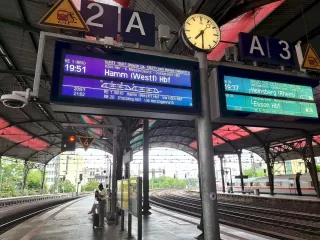 Wenn ich noch vor Tageswechsel wieder daheim sein wollte, galt es nun der RE1 mit dem Susanne aus Köln kam, umzudrehen, damit der mich nach Duisburg Hbf bringen konnte.<br />Leider blieben so nur ein paar wenige Minuten Gesprächszeit mit Ihr.