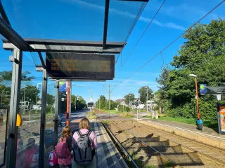 Auf gehts! Nehmen wir vorsichtshalber mal 2 Bahnen früher als die Navis sagen.