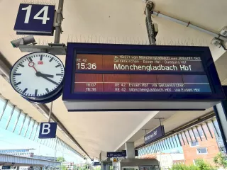 Münster HbF. Bis hierher siehts gut aus (bis auf das &quot;Ticket&quot;, daß mir der Kontrolleur zwischenzeitlich im Bus verpaßt hatte).