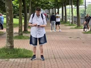 Per ÖPNV mal wieder an unvorhergesehener Stelle &quot;gestrandet&quot;. Strand? Nein, Rheinpromenade ab Landtag bis Altstadt per zufuß bei bestem Sommerwetter. Foto: Manfred