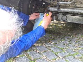 Caramba Sprühöl war hier das Mittel der Wahl, da Gummi dadurch lt. Kleingedrucktem nicht angegriffen wird.