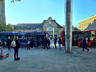 Aachen Hauptbahnhof dann mit 24min Verspätung angekommen. Was aber uninteressant war, da der bis nach Belgien fahrende Bus eh nur jede halbe Stunde fährt und es hier nicht ohne 20min Wartezeit weiter ging.