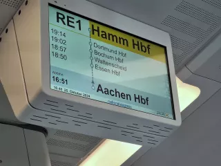 Man kanns ja etwas rausschieben, aber letztendlich darf der MLCD-Schreibtisch in DU ja nicht verwaisen. Auf in den Zug, jedoch nun per SLK von Susi Sausewind, ohne Bus, direkt ab Aachen Hbf.