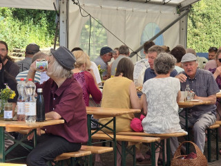 Grob geschätz? Zeihundert und was in den Dreißigern