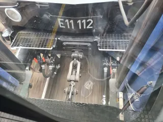Am Haken. Allmählich, das dauert aber noch, sollen mal automatische Kupplungen kommen... Vielleicht... Später... Das kann aber noch dauern...