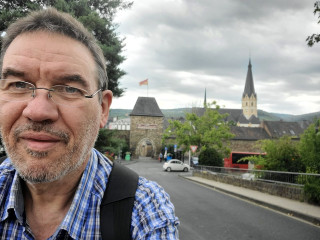 Auf dem Weg zum RB 30 Haltepunkt damit noch Zeit bleibt in Remagen runter zum Rhein zu laufen.