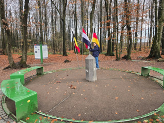 Herr Könich am Drielandenpunt (Er wollte mindestens eine Flagge klauen)