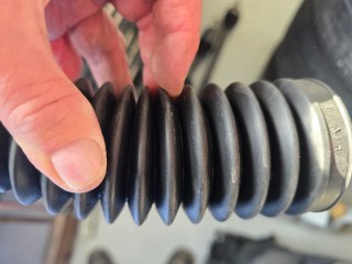 Harter Ersatzfaltenbalg von febi bei deutlich mehr Kraftaufwand