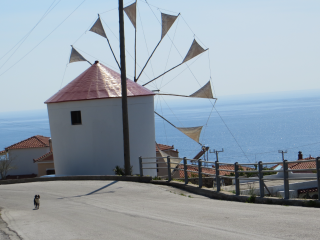 Windmühle in Sigri mit Blick auf die Aegäis